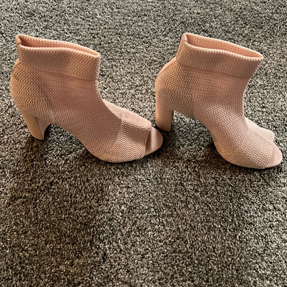 Pink booties Avec Les Filles size 9
